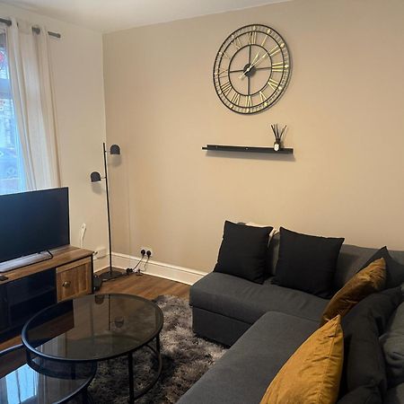 Home Sweet Home In Rg1 With Free Parking Reading Eksteriør bilde