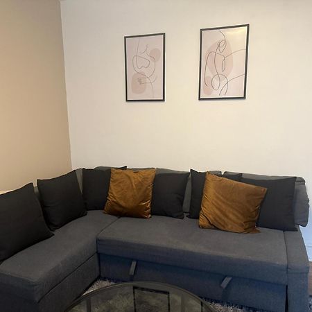 Home Sweet Home In Rg1 With Free Parking Reading Eksteriør bilde