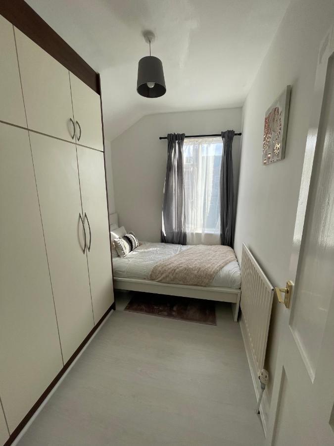 Home Sweet Home In Rg1 With Free Parking Reading Eksteriør bilde