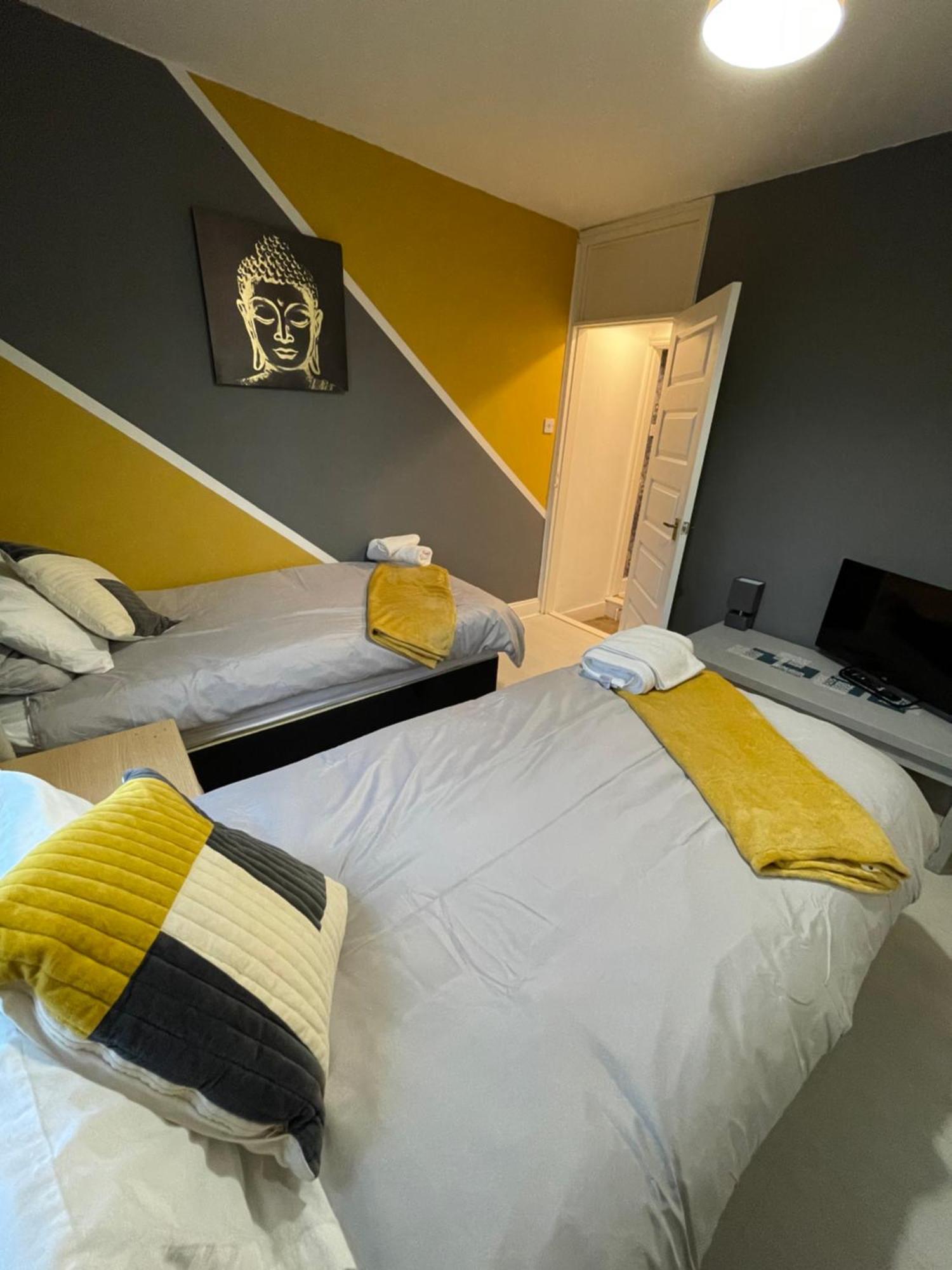 Home Sweet Home In Rg1 With Free Parking Reading Eksteriør bilde