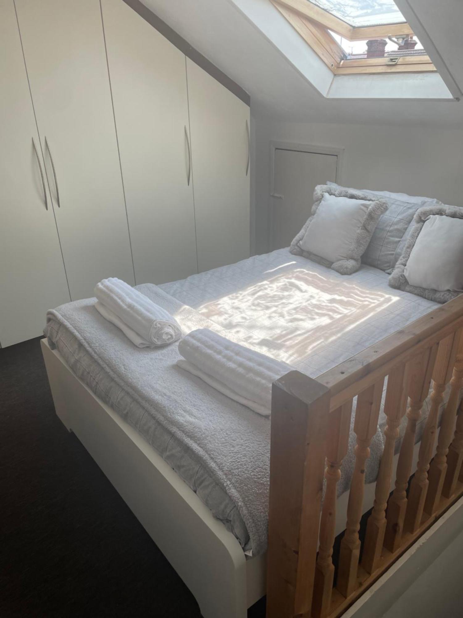 Home Sweet Home In Rg1 With Free Parking Reading Eksteriør bilde