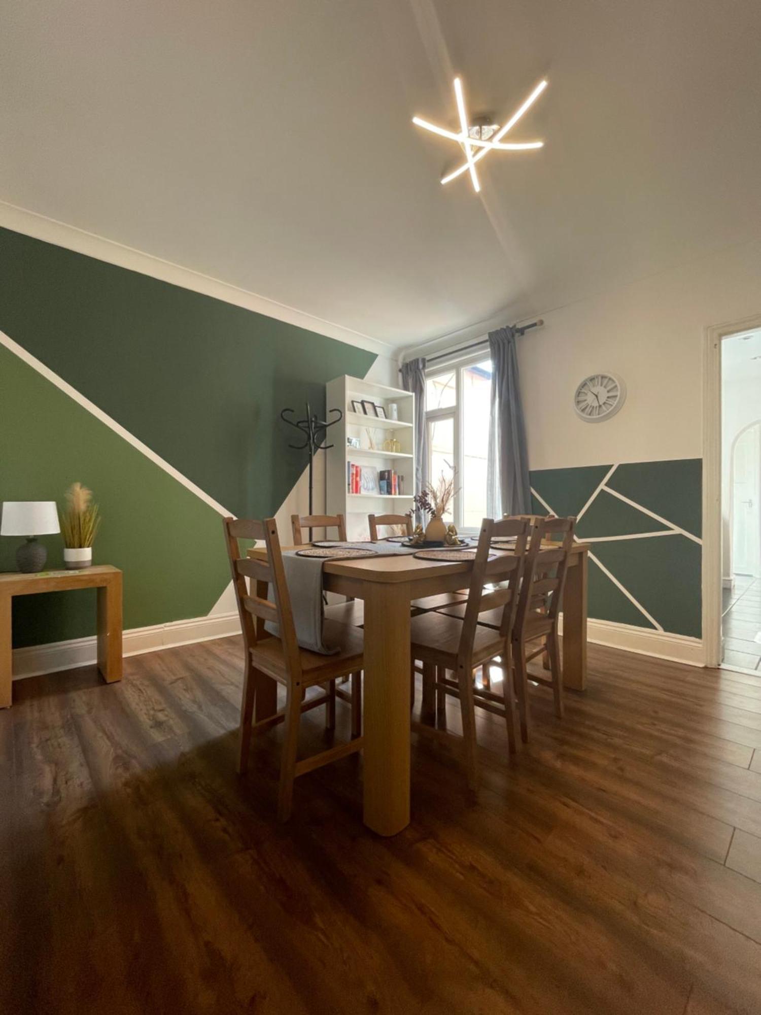 Home Sweet Home In Rg1 With Free Parking Reading Eksteriør bilde