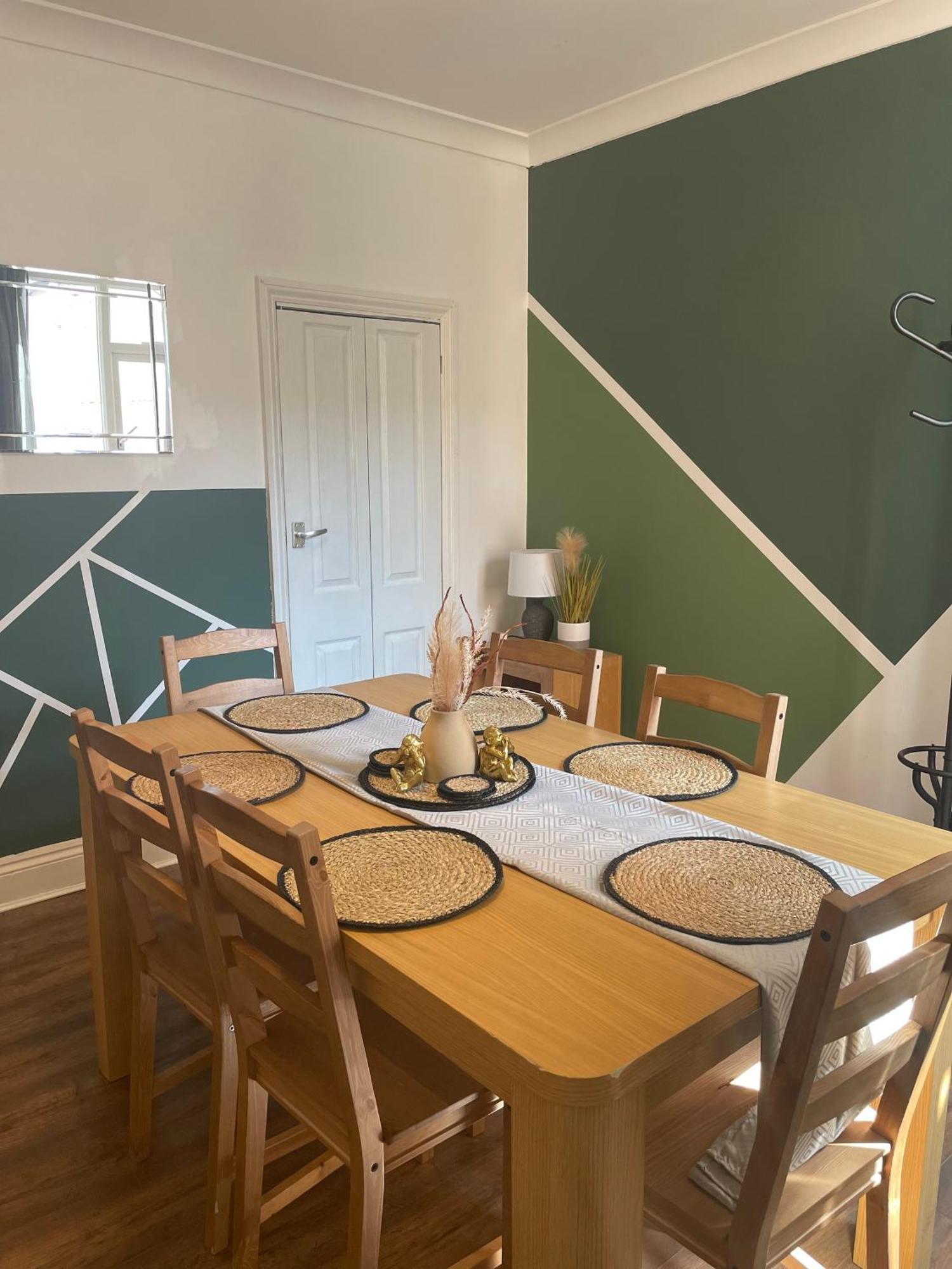 Home Sweet Home In Rg1 With Free Parking Reading Eksteriør bilde