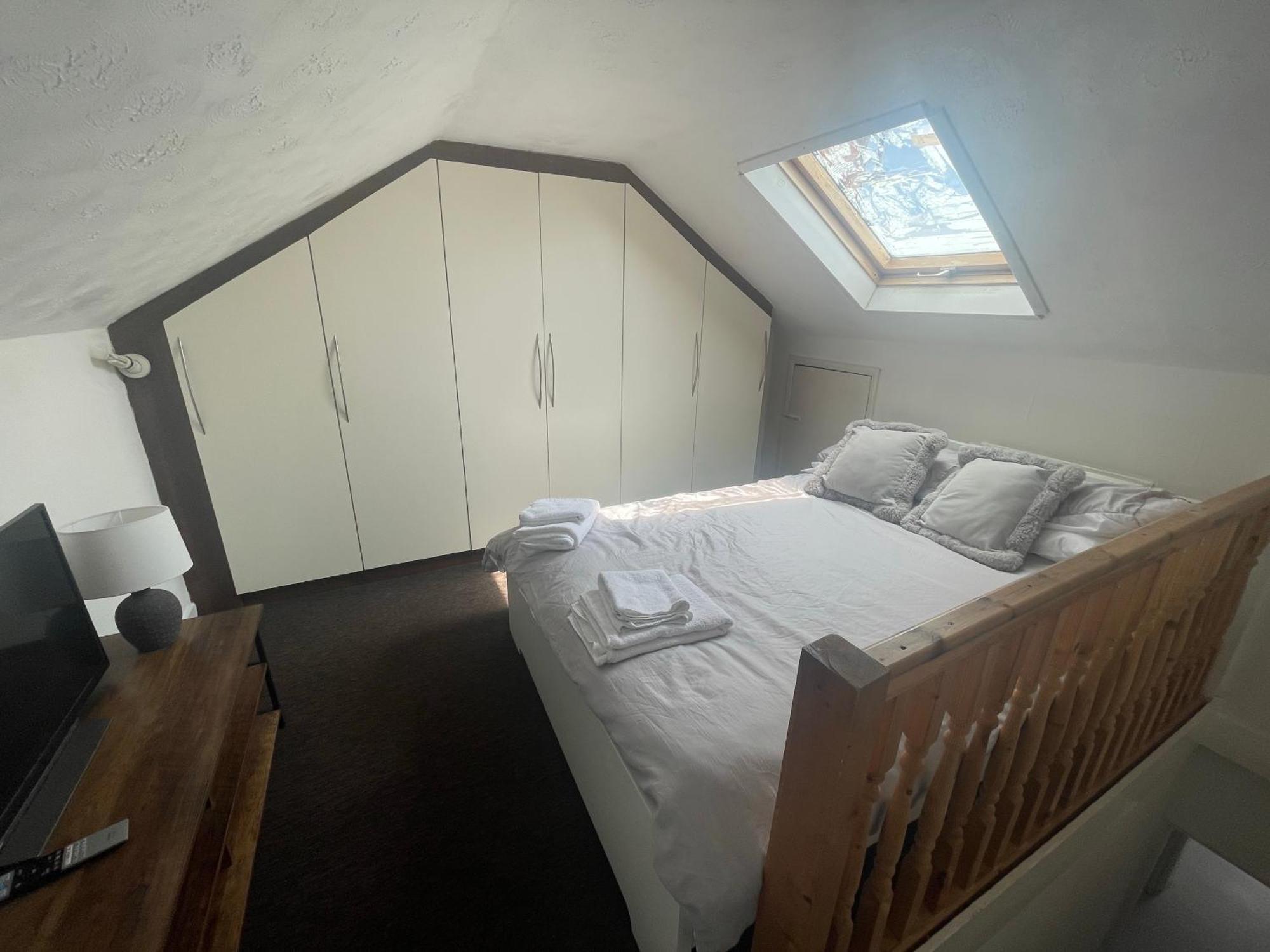 Home Sweet Home In Rg1 With Free Parking Reading Eksteriør bilde