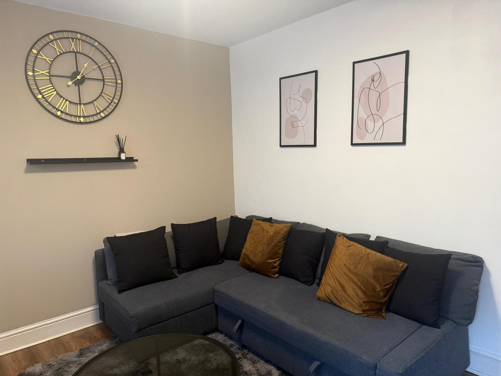 Home Sweet Home In Rg1 With Free Parking Reading Eksteriør bilde