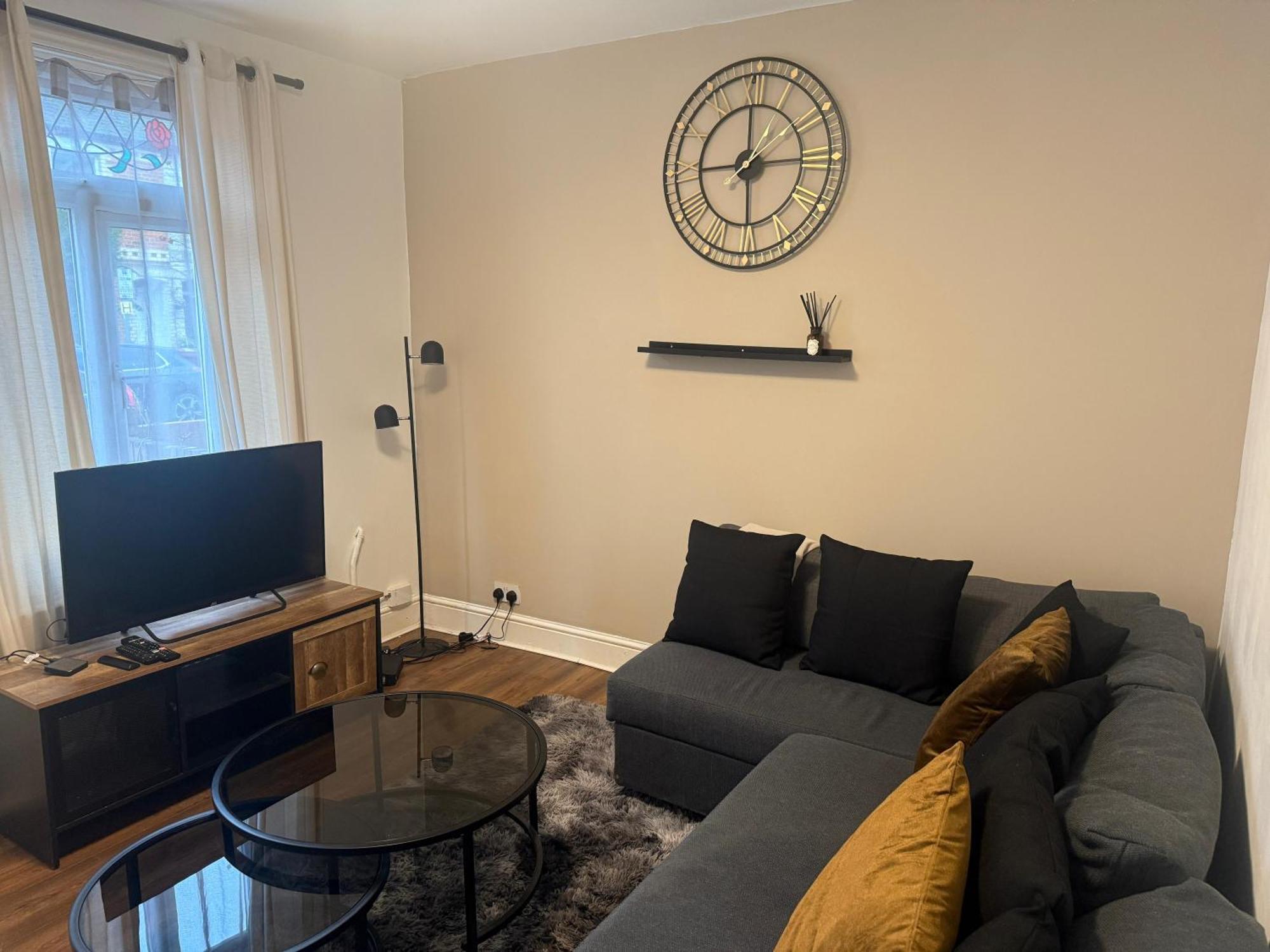 Home Sweet Home In Rg1 With Free Parking Reading Eksteriør bilde